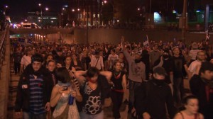 Protestujący maszerują ulicami Montrealu